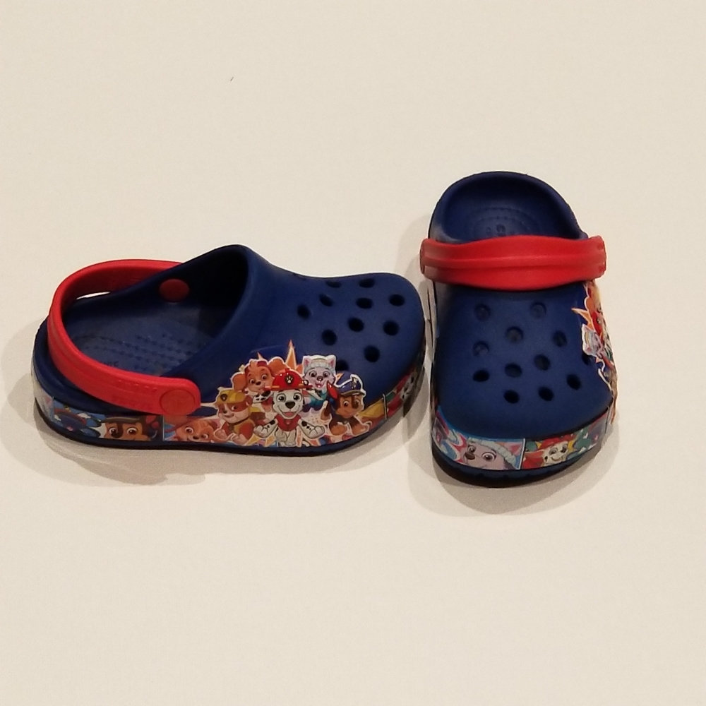 🔥 Paw patrol crocs, baby size 6